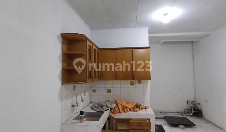 Disewa Rumah 2 Lantai di Taman palem lestari 2