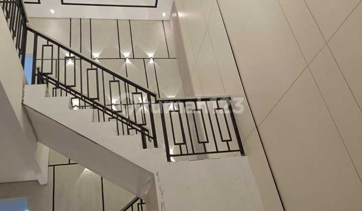 Dijual Rumah Brand New 3 Lantai di Taman Palem Lestari 2