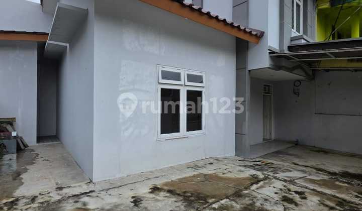 For Sale Hook House, Strategic Location in Taman Palem Lestari, Cengkareng 2