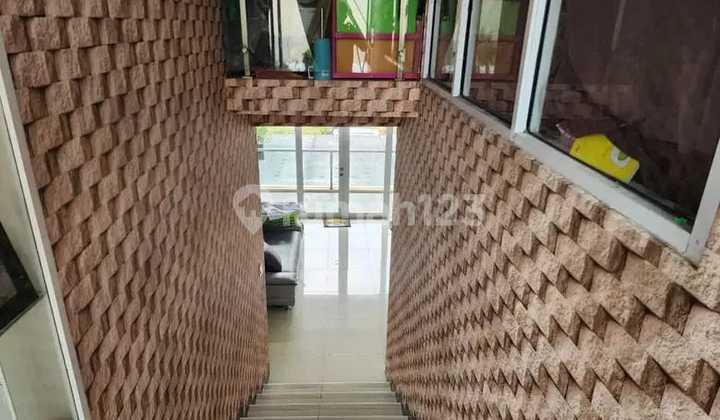 Price Reduced, Below Market Value 3-Story House for Sale in Citra 6 2