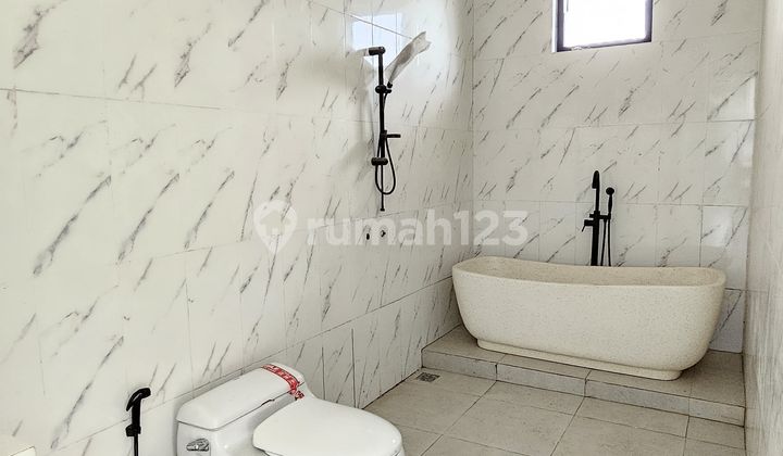 Dijual Rumah 3 Lantai Turun Harga di Boulevard Citra 2 Ext 2