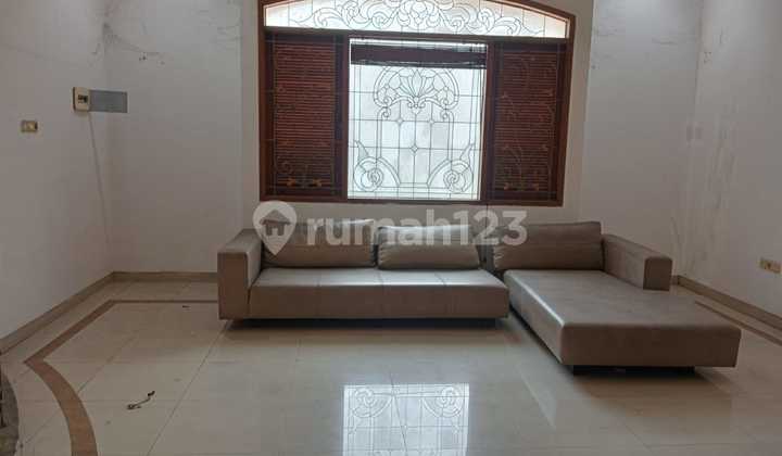 Disewa turun harga rumah newah 3 lantai di taman surya jakarta barat 2