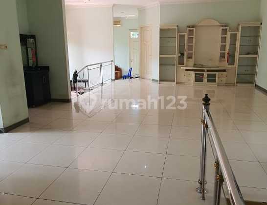 DIJUAL ATAU DISEWA RUMAH HOOK LOKASI STRATEGIS DI TAMAN SURYA 