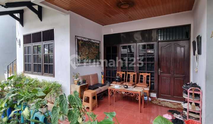 Ready-to-Occupy House in a Compound 2