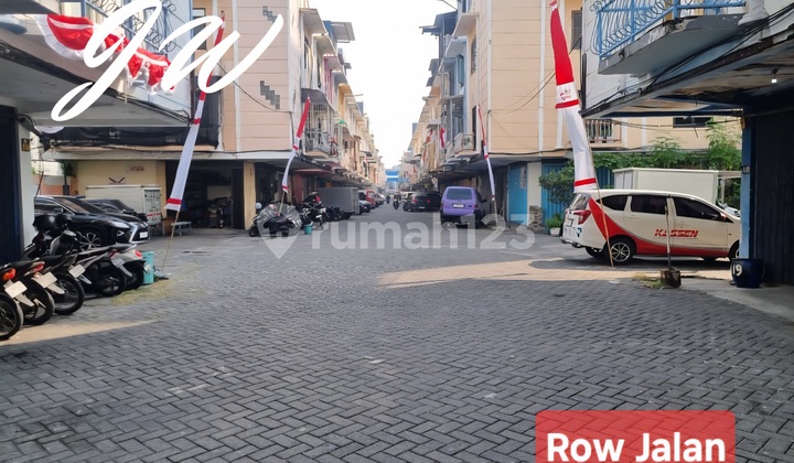 Dijual 2 Ruko Jadi 1 Komplek Ruko Klampis 21 