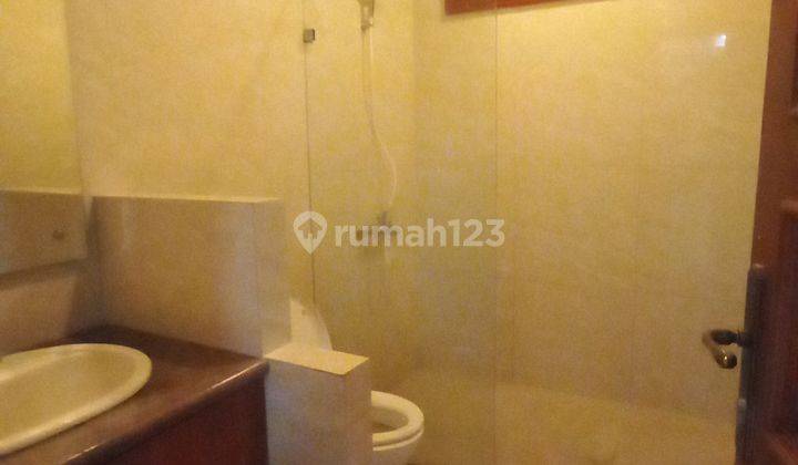 Disewakan Rumah 2 Lantai Kawasan MegaKuningan Jakarta Besar Bagus 2