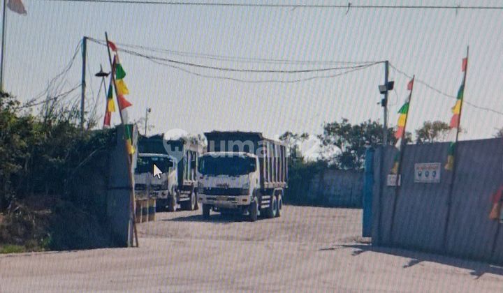 Warehouse With Spacious Land Warehouse With Spacious Land