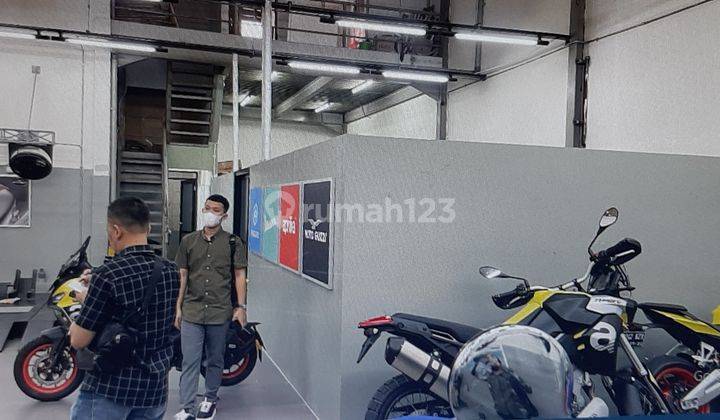 Showroom dan Bengkel VESPA  2
