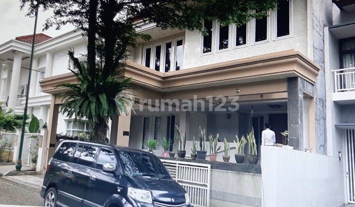 Rumah bagus terawat 2 lantai  3