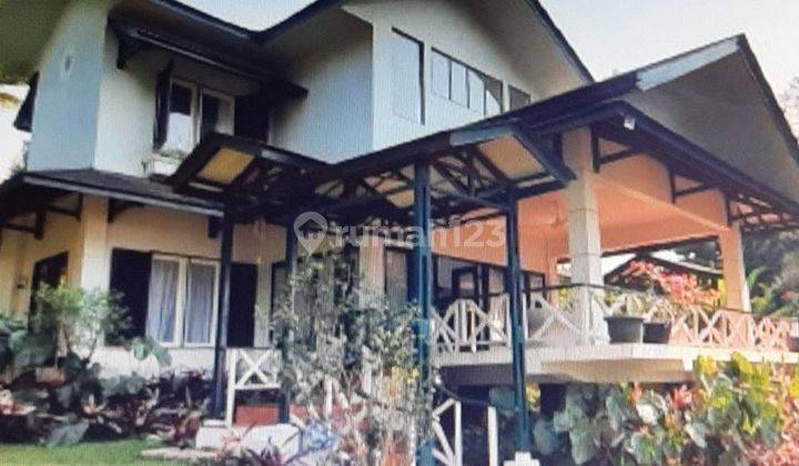 Villa bagus dengan tanah yang luas di Cisarua 1