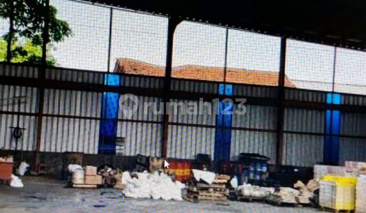 Gudang Eks Pabrik. Gudang Eks Pabrik.
