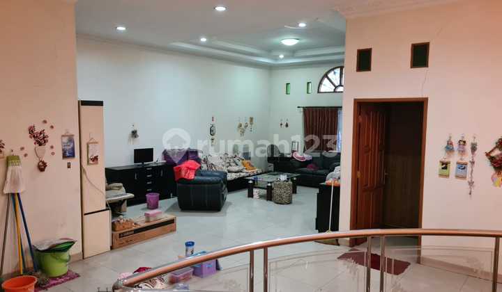 Rumah Luas, Akses Jalan Lebar Dan Lingkungan Asri di Batununggal