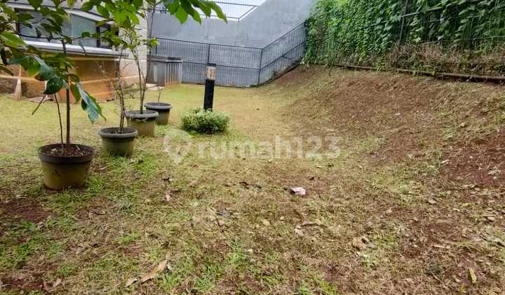 Rumah Mewah 3 Lantai Pemandangan Asri dan Sejuk di Dago 2