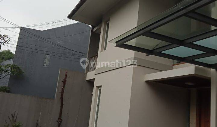 Rumah Modern Nyaman Semi Furnished di Setramurni Bandung 2