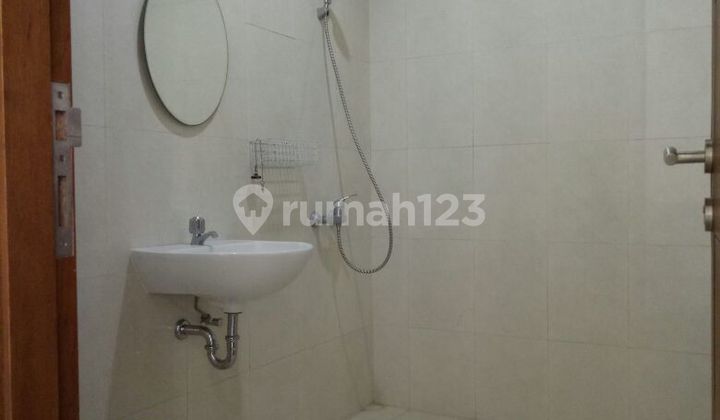 Rumah Kawasan Komplek Elit Nyaman Dihuni di Setraduta 2