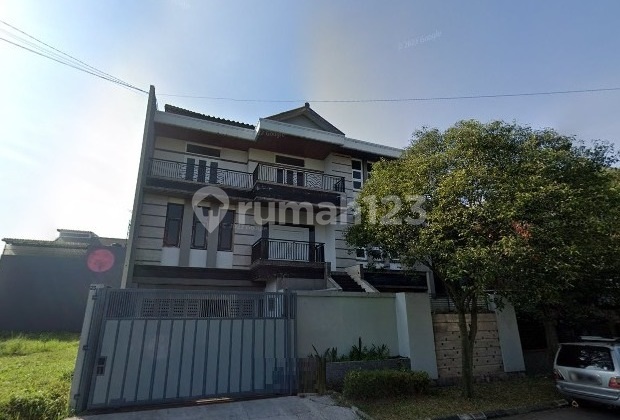 Rumah Mewah Kawasan Exclusive di Batununggal Indah