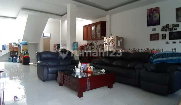 Rumah Lingkungan Nyaman Ideal Untuk Keluarga di Kembar