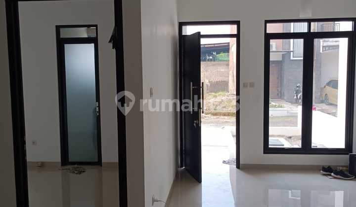 Rumah 2 Lantai Sangat Dekat ke Tol Pasir Koja di Sumber Sari 2