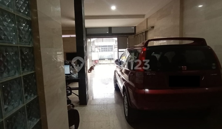 Rumah di Taman Holis Indah 2 Lantai + Studio Musik - Siap Huni!