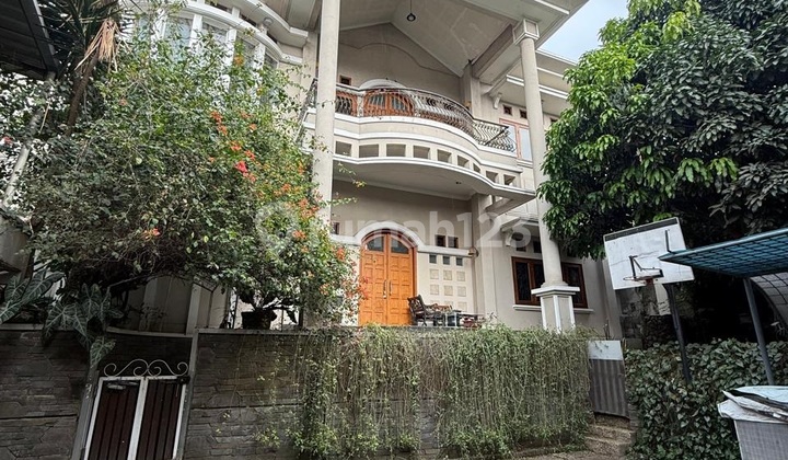 Luxury Main Road House in Padalarang Luxury Main Road House in Padalarang