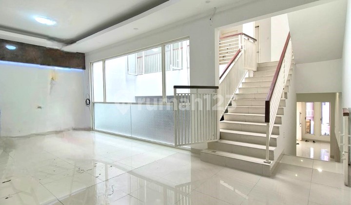 Rumah Dua Lantai Siap Huni Area Kebayoran Bintaro Jaya - 5167