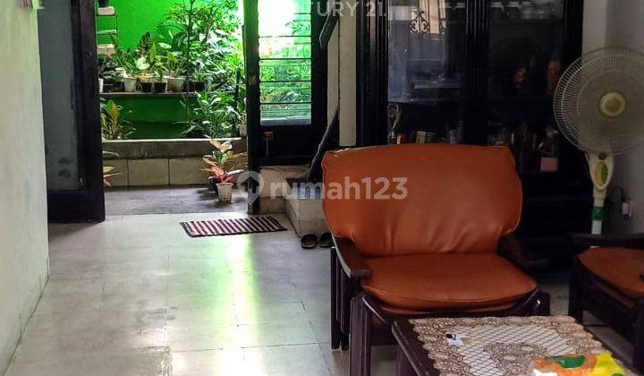 Rumah Dekat Stasiun Dan Akses Umum Di Matraman S8057 2