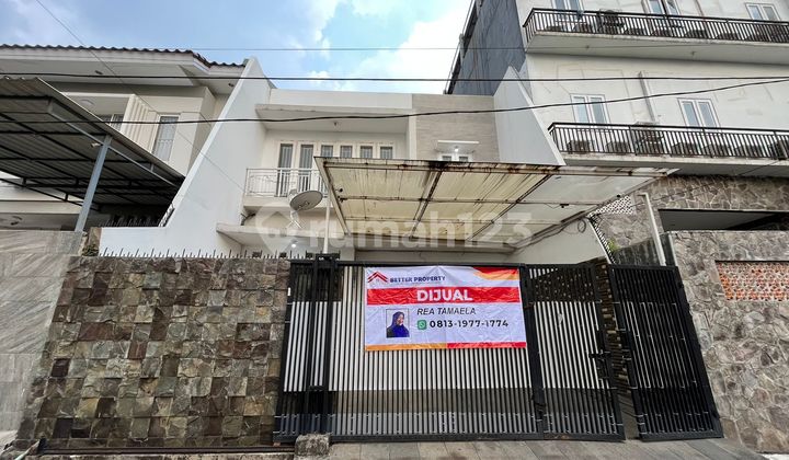 Rumah 2 Lantai di Puri Indah SHM Bagus