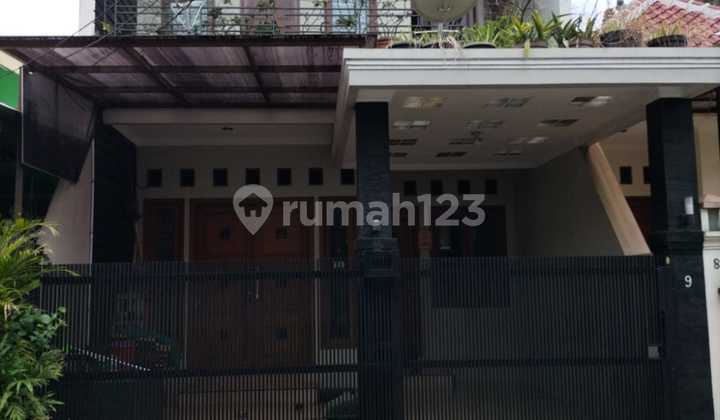 Classic House on Jl Anggrek V, Bintaro, Pesanggrahan