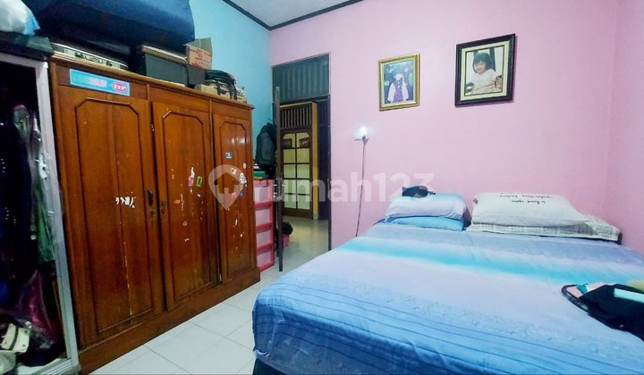 Ready-to-Live House with Large Area by the Road in Ciracas 2