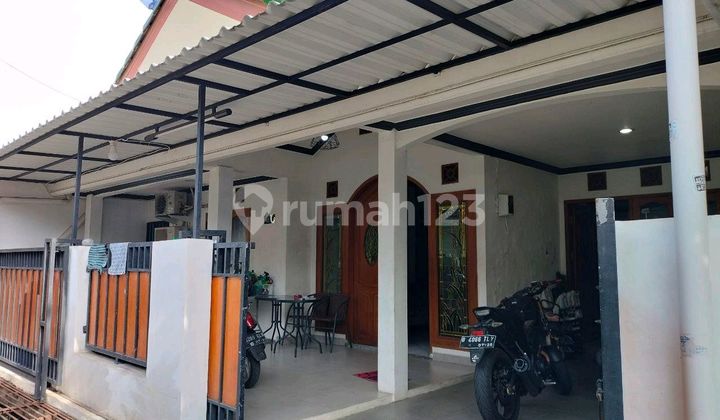Newly Renovated Fully Furnished House Near LRT & Jatibening Toll Road Newly Renovated Fully Furnished House Near LRT & Jatibening Toll Road