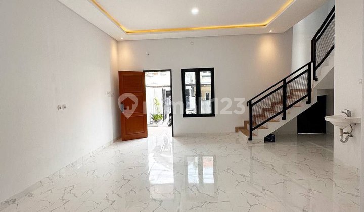 Brand New Modern 2 Lt Startegis Dlm Komplek Cipinang Jaya 2