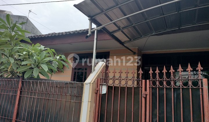 Cheap Boarding Rooms Furnished Inside DKI Pondok Kelapa Housing Complex Cheap Boarding Rooms Furnished Inside DKI Pondok Kelapa Housing Complex