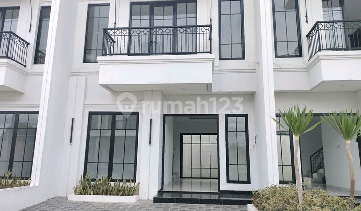 Modern Classic Design Residence Comfortable Strategic In The Heart of Depok City 2