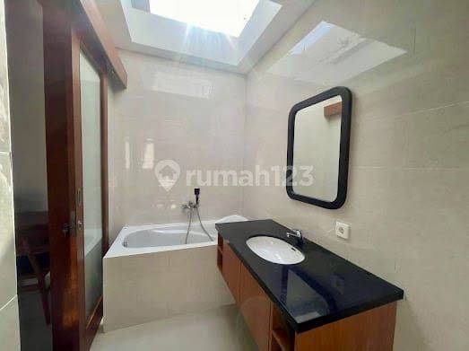 FOR SALE / DIJUAL CEPAT VILLA  GIANYAR - BALI , DENGAN PRIVATE SWIMMING POOL LOKASI STRATEGIS DEKAT SANUR , UBUD & DENPASAR 2