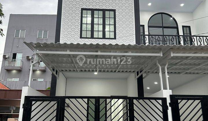 Dijual Cepat 1-unit Rumah Baru Indent 3-lantai, Harga Murah, Hunian Aman & Nyaman, Lokasi Strategis Jl.dukuh Barat - I, Tanjung Duren Utara,jakarta - Barat, Dekat Mall Taman Anggrek & Central Park  1