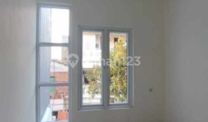 Disewakan Cepat Rumah Baru Milenialist 2- Lantai, Hadap Timur , Harga Murah, Lokasi Strategis di Komplek Bea Cukai, Sukapura, Jakarta - Utara 2