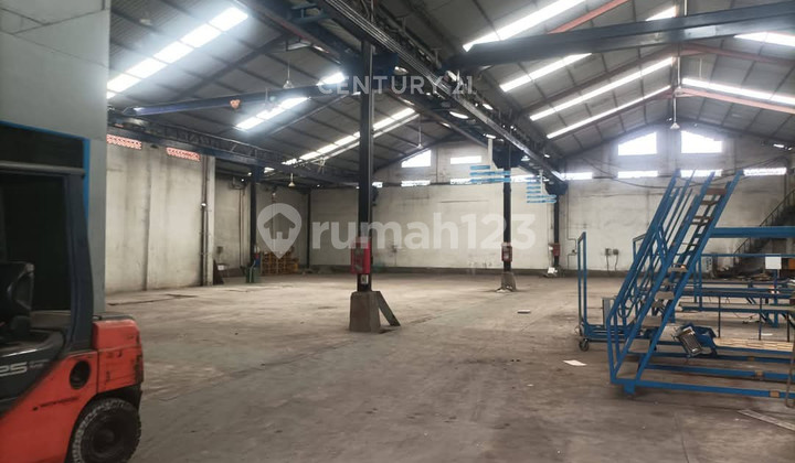 Ex-Body Builder Factory Near Toll Road in Karadenan, Cibinong, Bogor Regency Ex-Body Builder Factory Near Toll Road in Karadenan, Cibinong, Bogor Regency