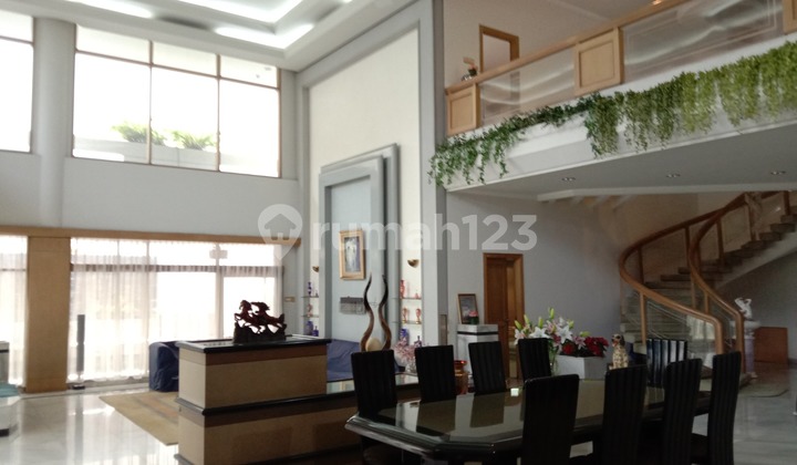 Rumah Mewah di Taman Kebun Jeruk Intercon Jakarta Barat