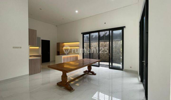 Rumah Mewah Modern Hadap Barat di Sutera Onyx Alam Sutera 2