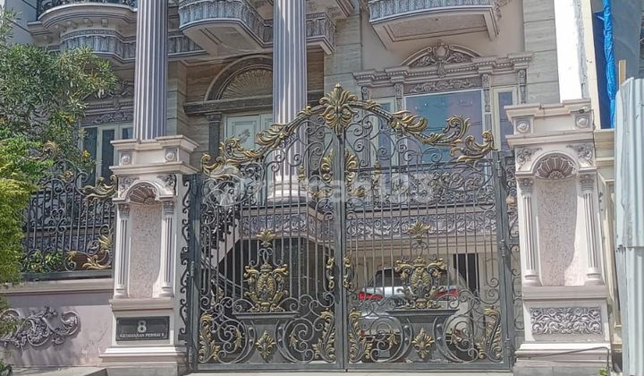 Rumah Mewah 3 Lantai Private Pool, di Pik 1