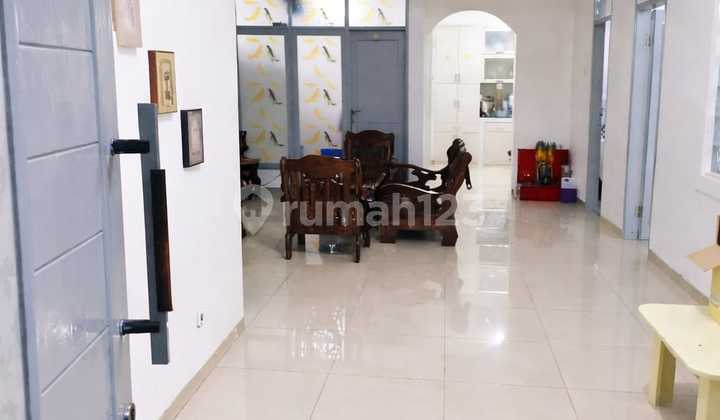 Rumah Bagus Renovasi 2 Lantai di Taman Palem Jakarta Barat 2