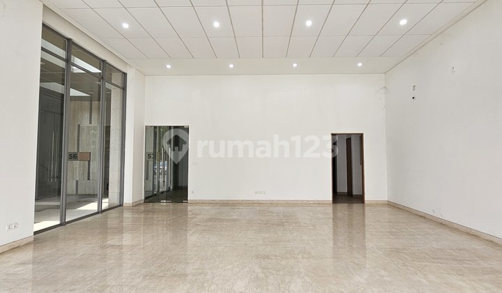 Gedung Usaha Hadap Jalan Boulevard Bsd City