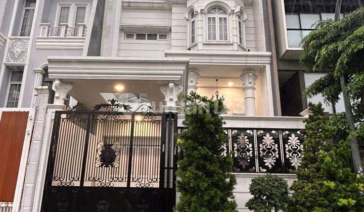 Full Furnished Luxury 3-Story House in Manyar Elang Laut, PIK 1 - Pantai Indah Kapuk, North Jakarta Full Furnished Luxury 3-Story House in Manyar Elang Laut, PIK 1 - Pantai Indah Kapuk, North Jakarta
