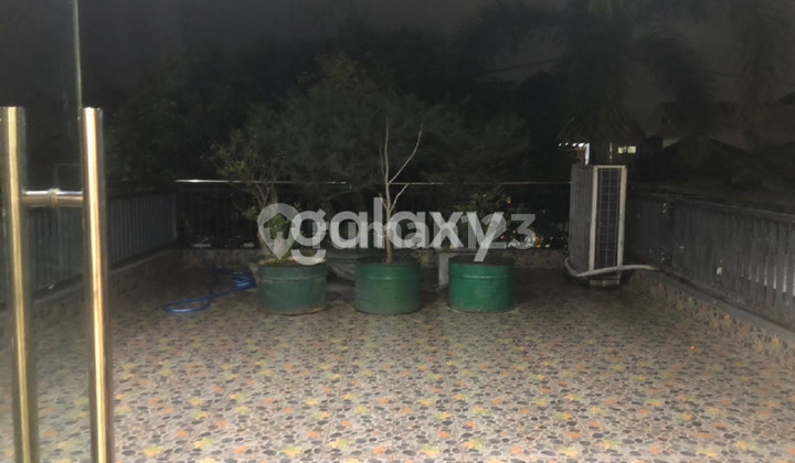 Rumah Mewah Manyar Kartika. Ada Kolam Renang. 2