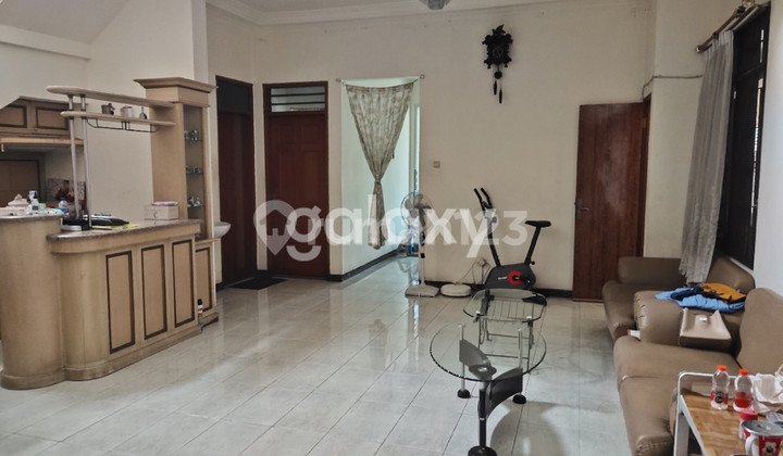Dijual Rumah Mewah Jemursari. 2 Lantai Kondisi Siap Huni. 2