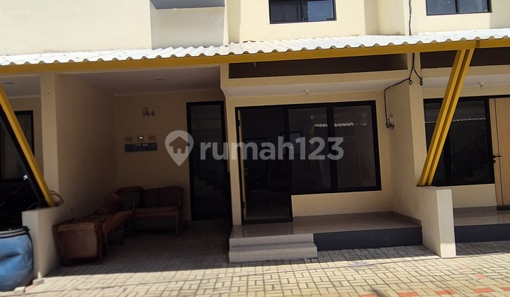 Affordable, Spacious House, 1 Minute to Pamukang, Near Bintaro and BSD
