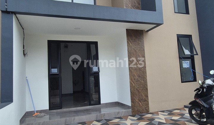 1-story house, 2-story facade in Cipadu near Bintaro and Petukangan (4 2