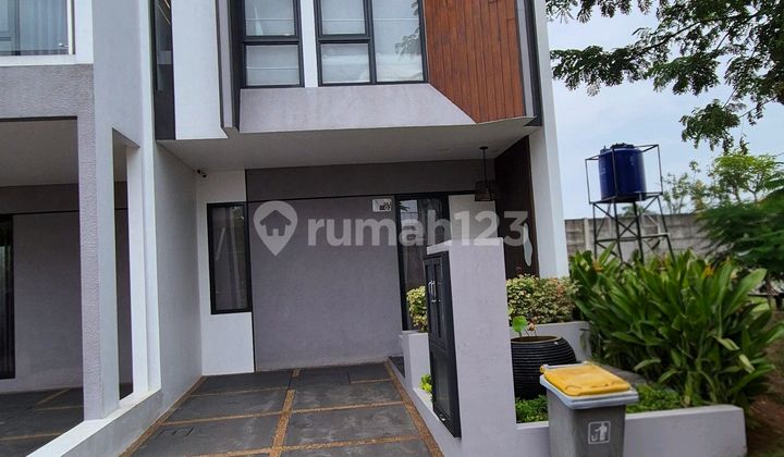 Town House di Ciputat 10 Menit ke MRT Lebak Bulus Dan.tol Pondok.indah