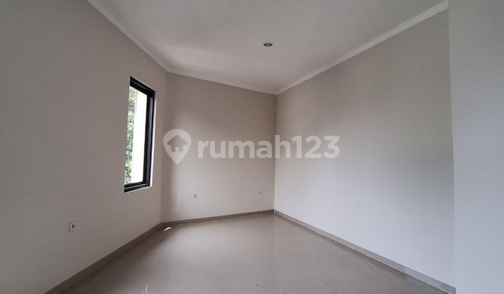 Ready-to-occupy house in Pamulang. Special February promo. 10 minutes to BSD. 2