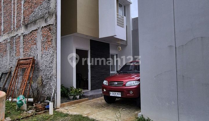 There is a sturdy rooftop in the small house.